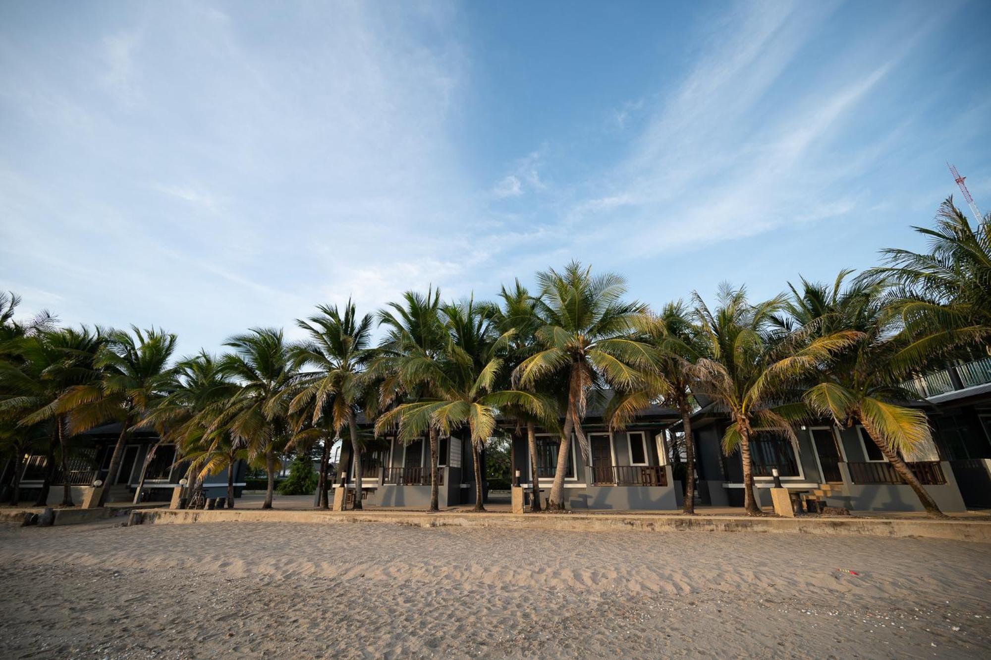 Baan Faa Talaychan Resort Chao Lao Beach Exterior foto